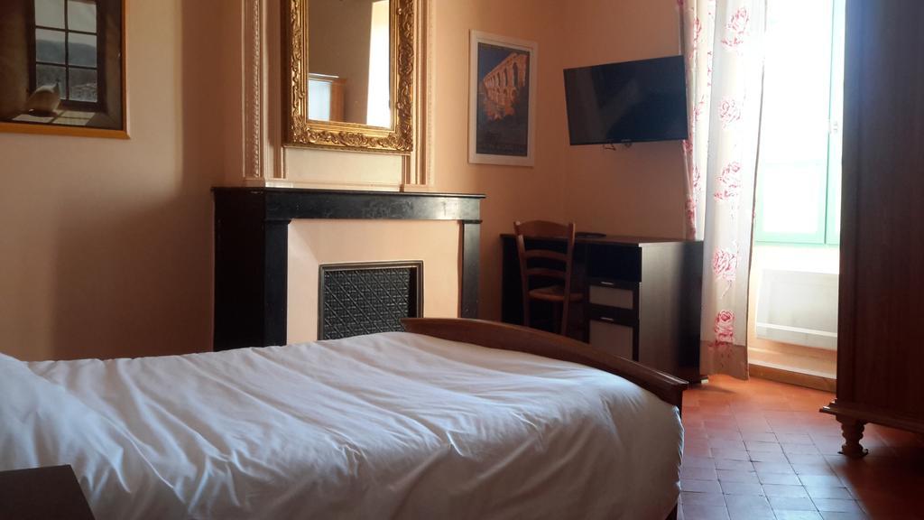Auberge Le Bistrot De Lussan Lussan  Εξωτερικό φωτογραφία