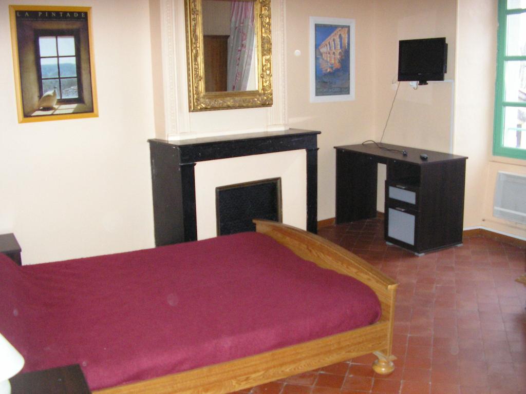 Auberge Le Bistrot De Lussan Lussan  Δωμάτιο φωτογραφία