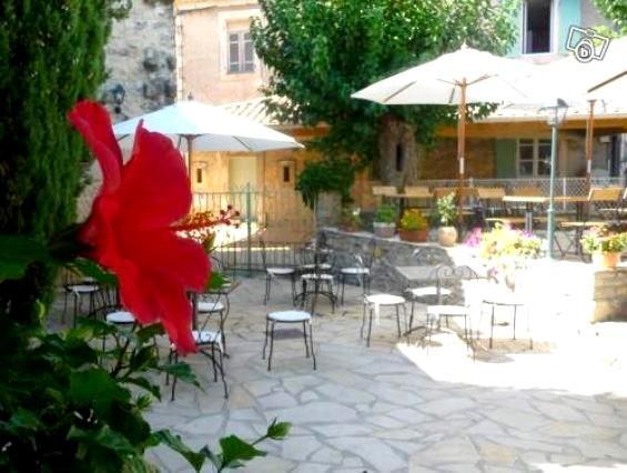 Auberge Le Bistrot De Lussan Lussan  Εξωτερικό φωτογραφία